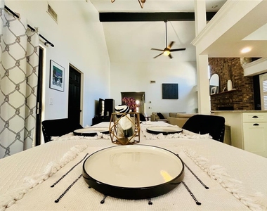 3161 Berridge Lane - Photo Thumbnail 7