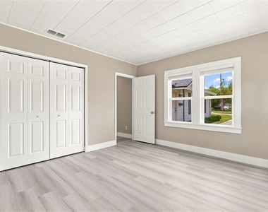 2704 E Jefferson Street - Photo Thumbnail 17