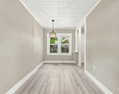 2704 E Jefferson Street - Photo Thumbnail 9
