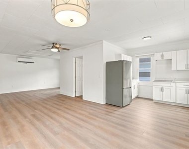 2704 E Jefferson Street - Photo Thumbnail 27