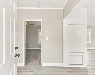2704 E Jefferson Street - Photo Thumbnail 2