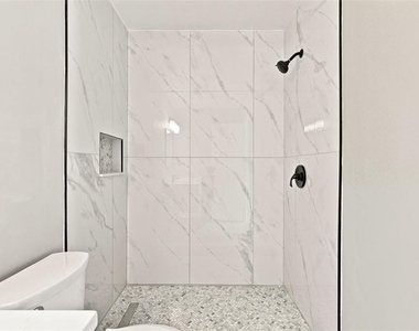 2704 E Jefferson Street - Photo Thumbnail 19