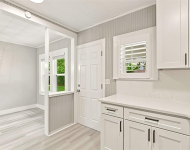 2704 E Jefferson Street - Photo Thumbnail 15