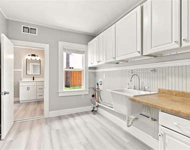 2704 E Jefferson Street - Photo Thumbnail 22