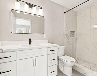 2704 E Jefferson Street - Photo Thumbnail 18