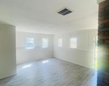 703 Gotts Road - Photo Thumbnail 5