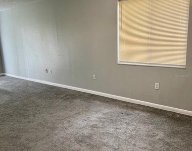 105 Cory Lane - Photo Thumbnail 4