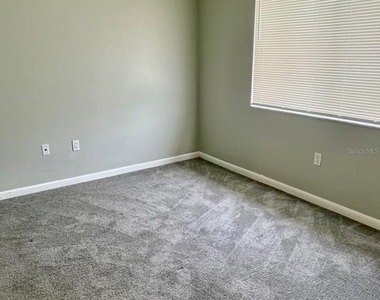 105 Cory Lane - Photo Thumbnail 5