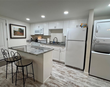 1357 Lakeshore Drive - Photo Thumbnail 6