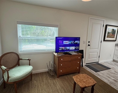 1357 Lakeshore Drive - Photo Thumbnail 17