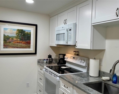 1357 Lakeshore Drive - Photo Thumbnail 8