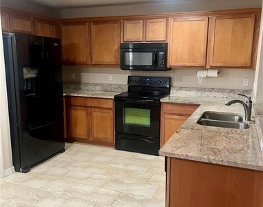308 Windsor Street - Photo Thumbnail 2