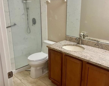 308 Windsor Street - Photo Thumbnail 7