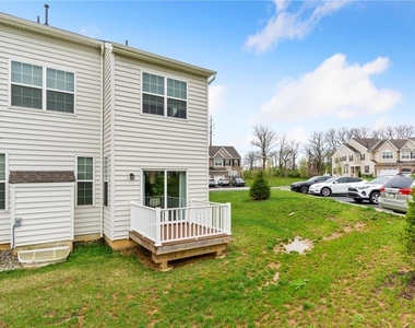 301 Redclover Lane - Photo Thumbnail 5