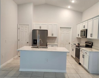 27270 Puno Drive - Photo Thumbnail 5
