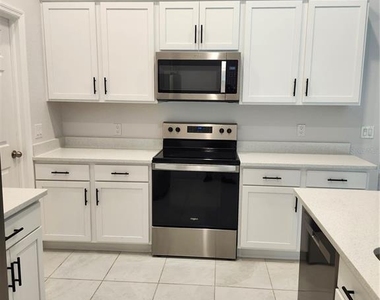 27270 Puno Drive - Photo Thumbnail 8