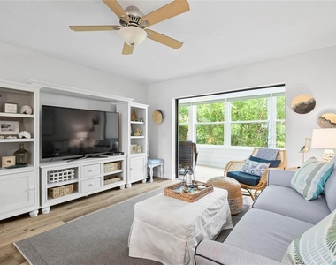 440 Palm Tree Drive - Photo Thumbnail 10