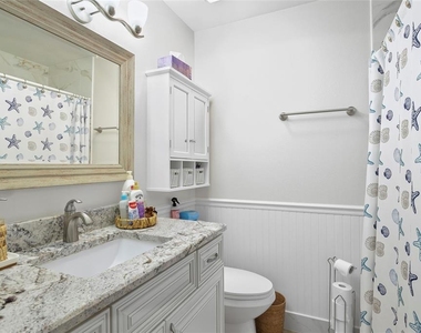 440 Palm Tree Drive - Photo Thumbnail 15