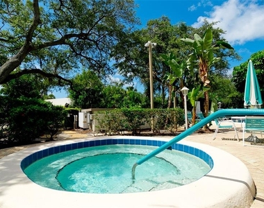 440 Palm Tree Drive - Photo Thumbnail 22
