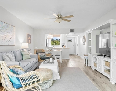 440 Palm Tree Drive - Photo Thumbnail 11