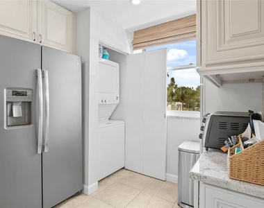 440 Palm Tree Drive - Photo Thumbnail 16