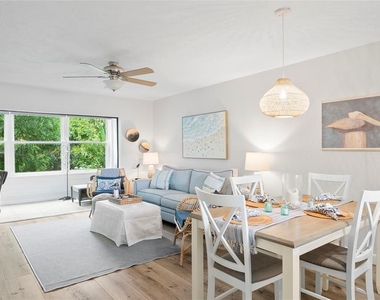 440 Palm Tree Drive - Photo Thumbnail 9