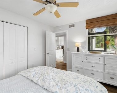 440 Palm Tree Drive - Photo Thumbnail 4