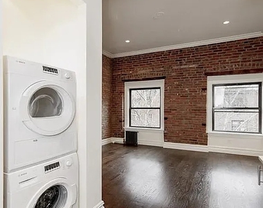 222 East 12th Street - Photo Thumbnail 2