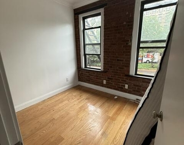 3694 Broadway - Photo Thumbnail 1