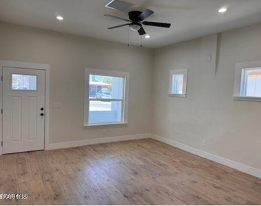 2414 San Diego Avenue - Photo Thumbnail 3