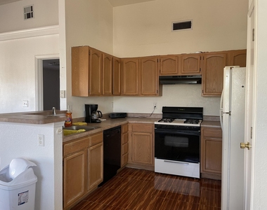 3057 Manny Aguilera Drive - Photo Thumbnail 15