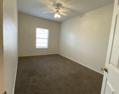2215 King James Place - Photo Thumbnail 10