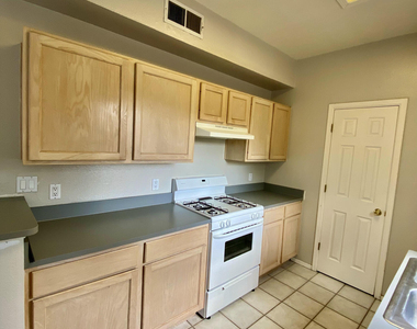 2215 King James Place - Photo Thumbnail 6