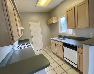 2215 King James Place - Photo Thumbnail 5