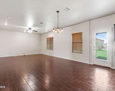 2047 Dreamlight Place - Photo Thumbnail 14