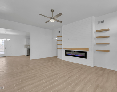 13095 Emerald Hills Avenue - Photo Thumbnail 2