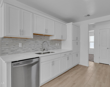 13095 Emerald Hills Avenue - Photo Thumbnail 7