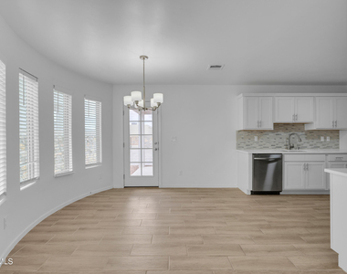 13095 Emerald Hills Avenue - Photo Thumbnail 4