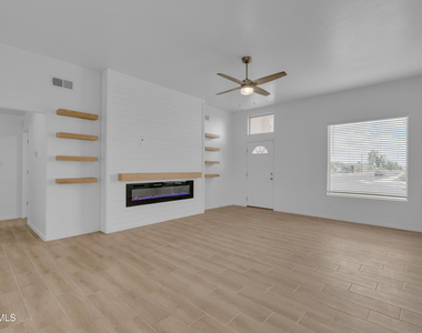 13095 Emerald Hills Avenue - Photo Thumbnail 3