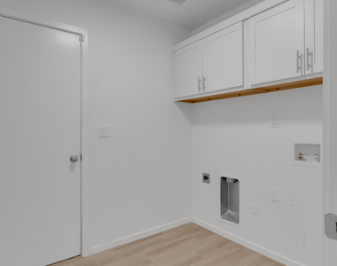 13095 Emerald Hills Avenue - Photo Thumbnail 16