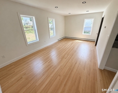 7 Mohegan Street - Photo Thumbnail 2