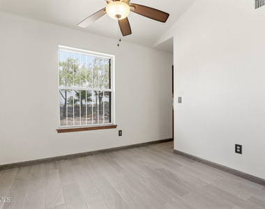 6900 Imperial Ridge Drive - Photo Thumbnail 5