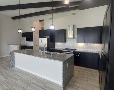 12349 Desert Wolf Avenue - Photo Thumbnail 18