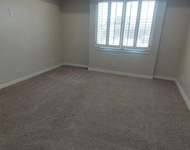 12349 Desert Wolf Avenue - Photo Thumbnail 10