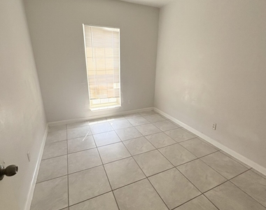 1587 Catham Circle - Photo Thumbnail 13