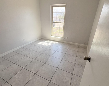 1587 Catham Circle - Photo Thumbnail 11