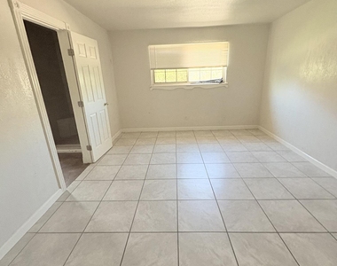 1587 Catham Circle - Photo Thumbnail 9