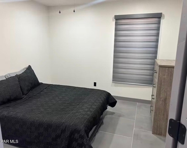 6902 S Angora Loop Avenue - Photo Thumbnail 5