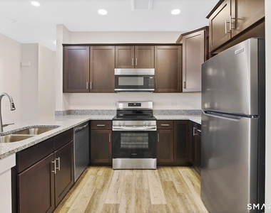 280 Salmon Brook Street - Photo Thumbnail 9