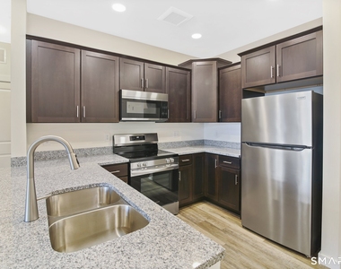 280 Salmon Brook Street - Photo Thumbnail 8